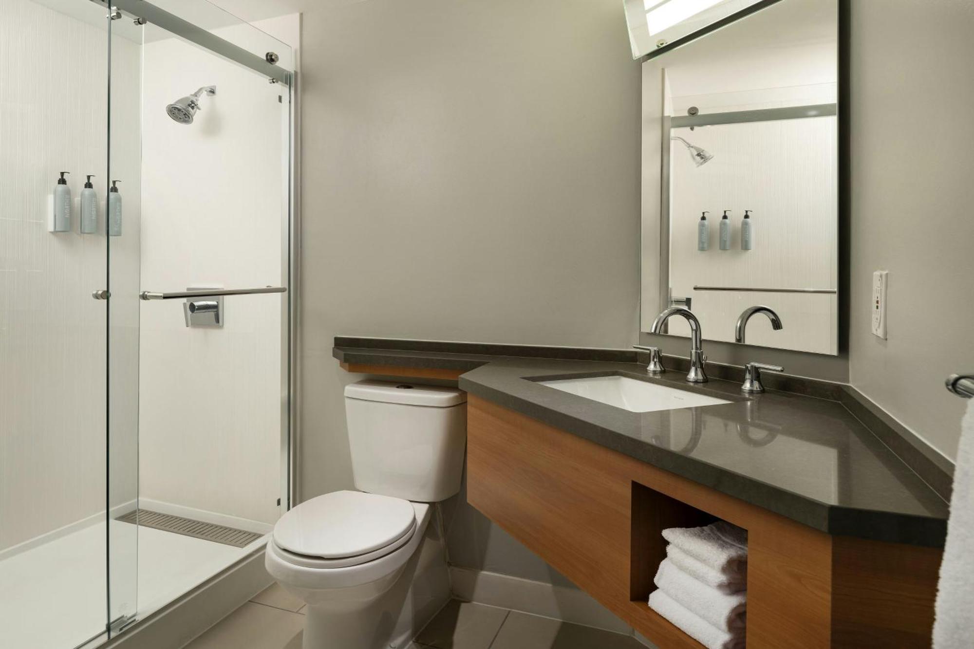 Courtyard By Marriott Long Beach Downtown Exterior foto