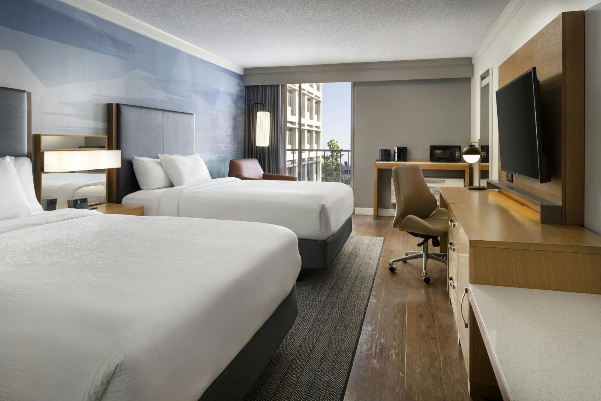 Courtyard By Marriott Long Beach Downtown Exterior foto